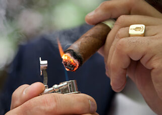 Foarfecă sau ghilotină pentru tăierea trabucului